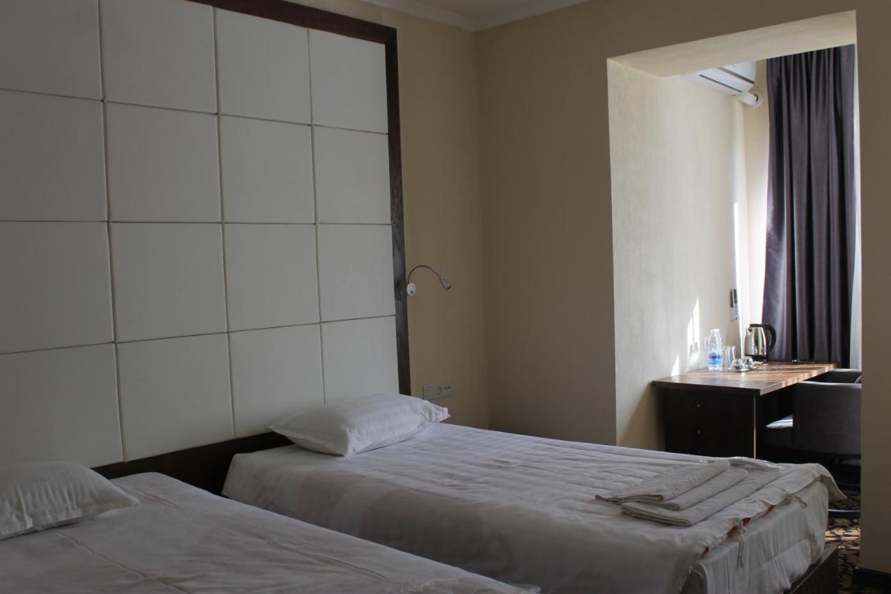 Sk Hotel Biskek Kültér fotó