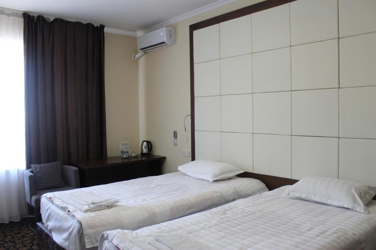 Sk Hotel Biskek Kültér fotó